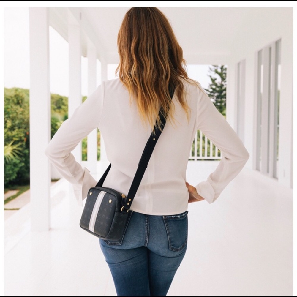 India Hicks GrapHicks Crossbody - Picture 4 of 4